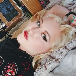 Meet your Posher, Robyn